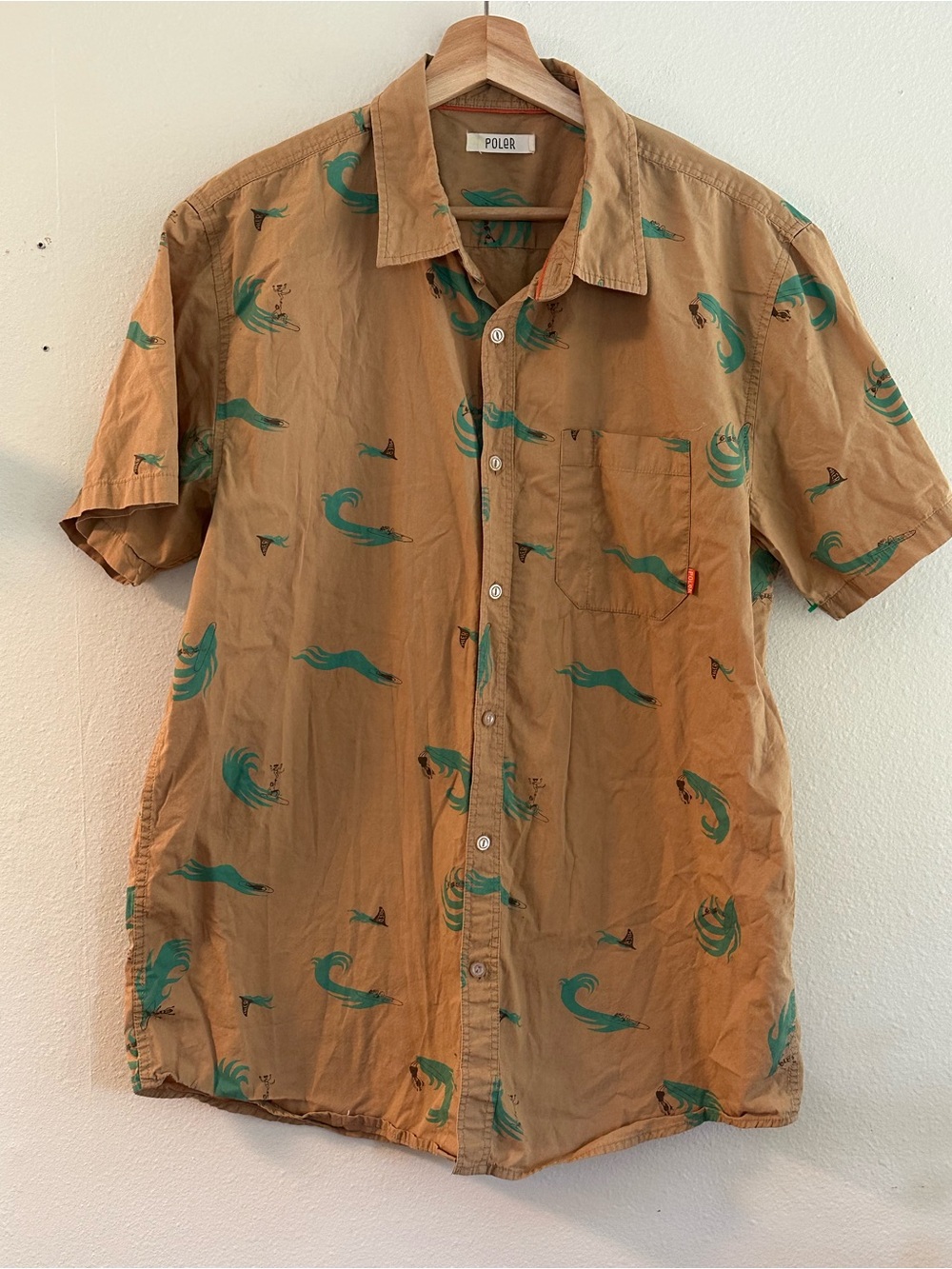 Poler Men's Tan Short-Sleeve Shirt with Teal Wave Print 100% cotton size S